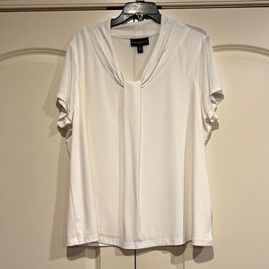 Dana Buchman NWOT Short sleeve blouse size 1x, off white in color